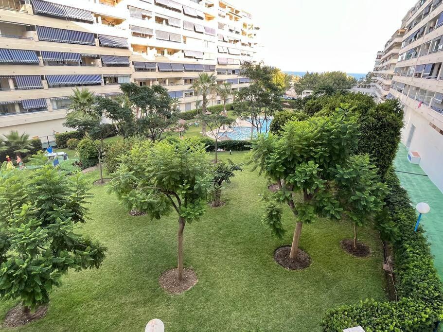 Marbella Piso En Casco Junto A Playa Piscina In Summer Season المظهر الخارجي الصورة
