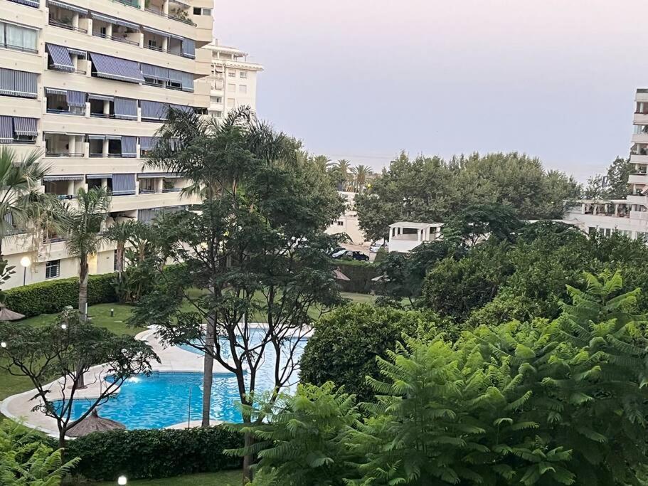 Marbella Piso En Casco Junto A Playa Piscina In Summer Season المظهر الخارجي الصورة